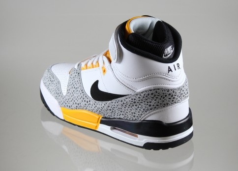 nike air revolution safari