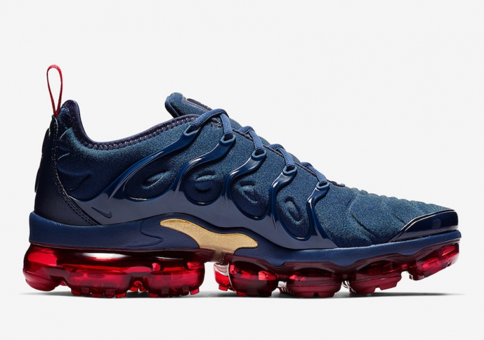 nike air vapormax plus blue and red 