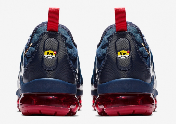 nike vapormax plus navy