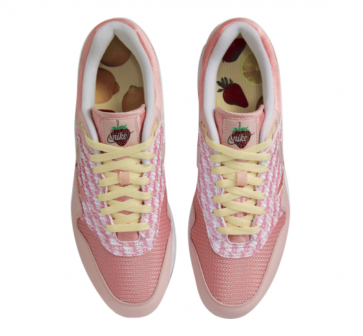 nike lemonade strawberry