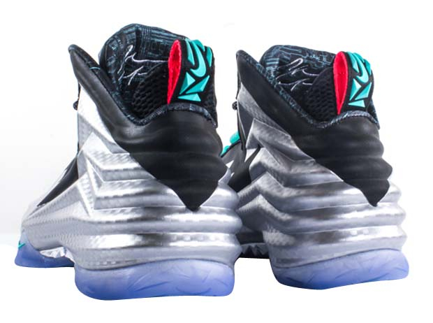 nike chuck posite metallic silver