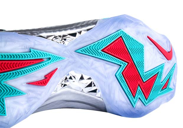 nike chuck posite metallic silver