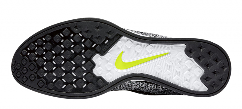 nike flyknit oreo 1.0