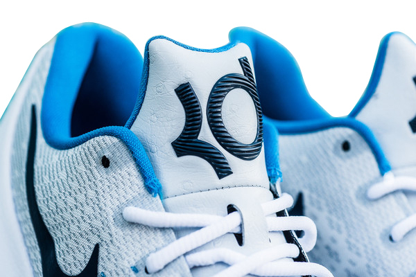 kd 8 white and blue