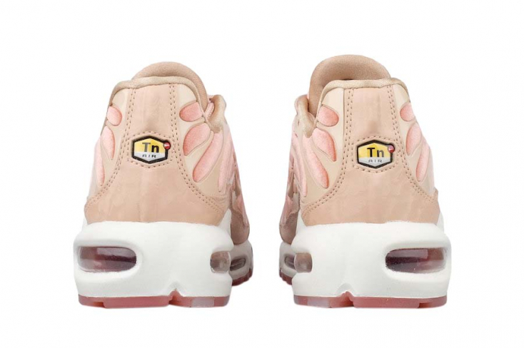 nike air max plus lux dusty peach